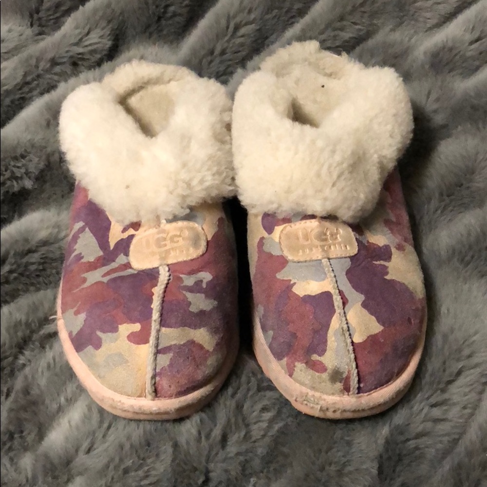 UGG SLIPPERS